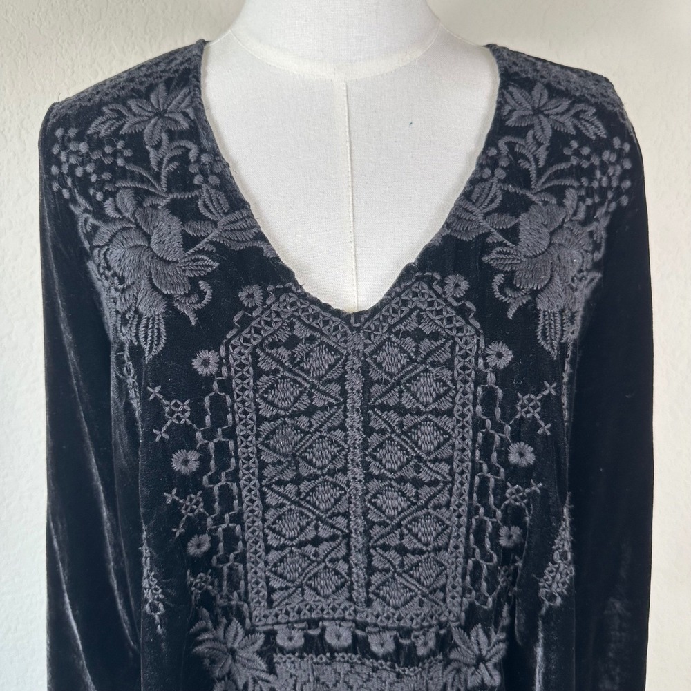 JWLA Johnny Was Tunic Women M Black Velvet Embroidered Long 30.5 V-Neck Top Boho